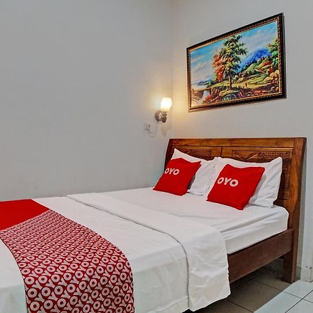 Oyo 92638 Jr Residence Syariah Медан Экстерьер фото