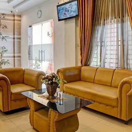 Oyo 92638 Jr Residence Syariah Медан Экстерьер фото