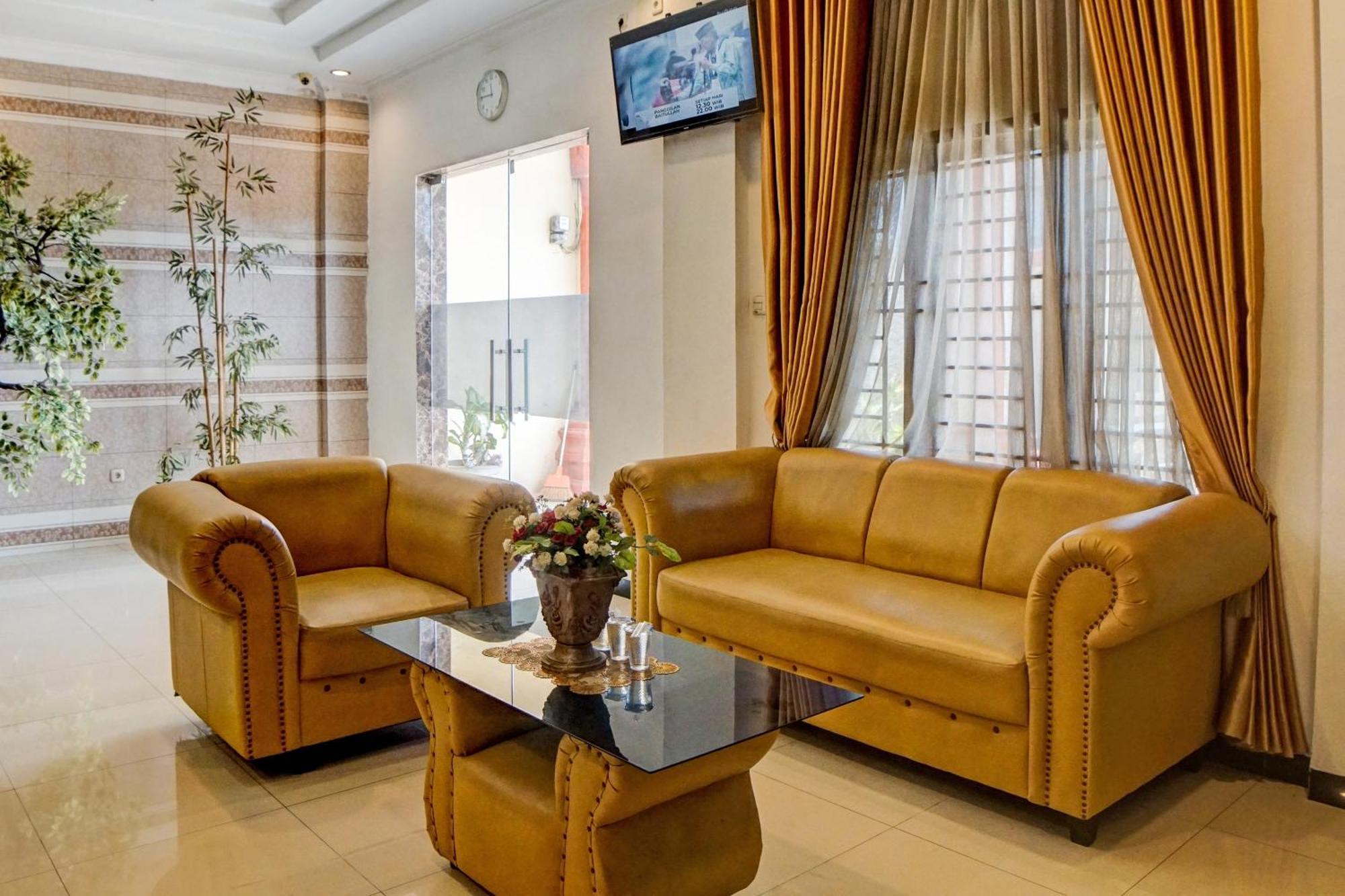 Oyo 92638 Jr Residence Syariah Медан Экстерьер фото