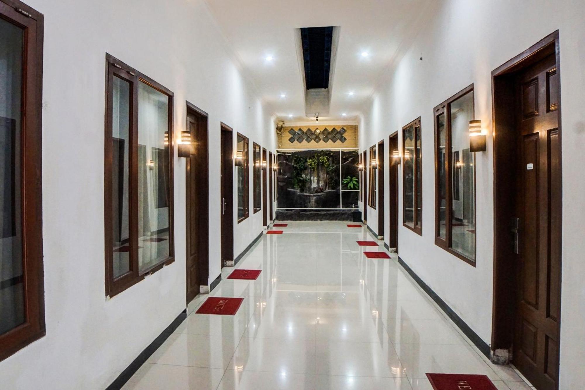 Oyo 92638 Jr Residence Syariah Медан Экстерьер фото