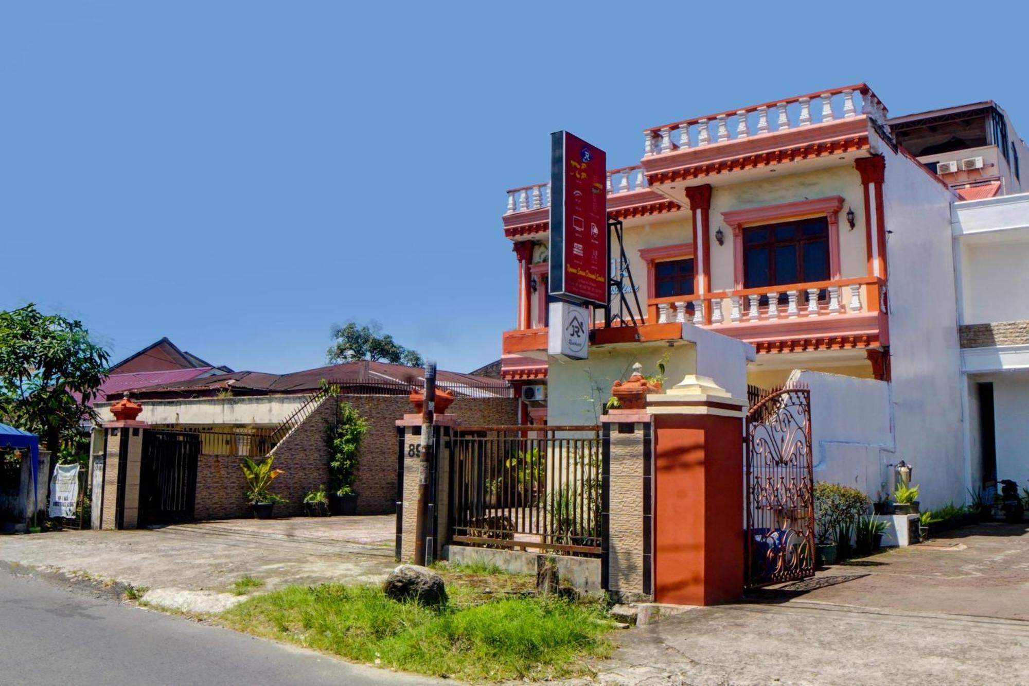 Oyo 92638 Jr Residence Syariah Медан Экстерьер фото
