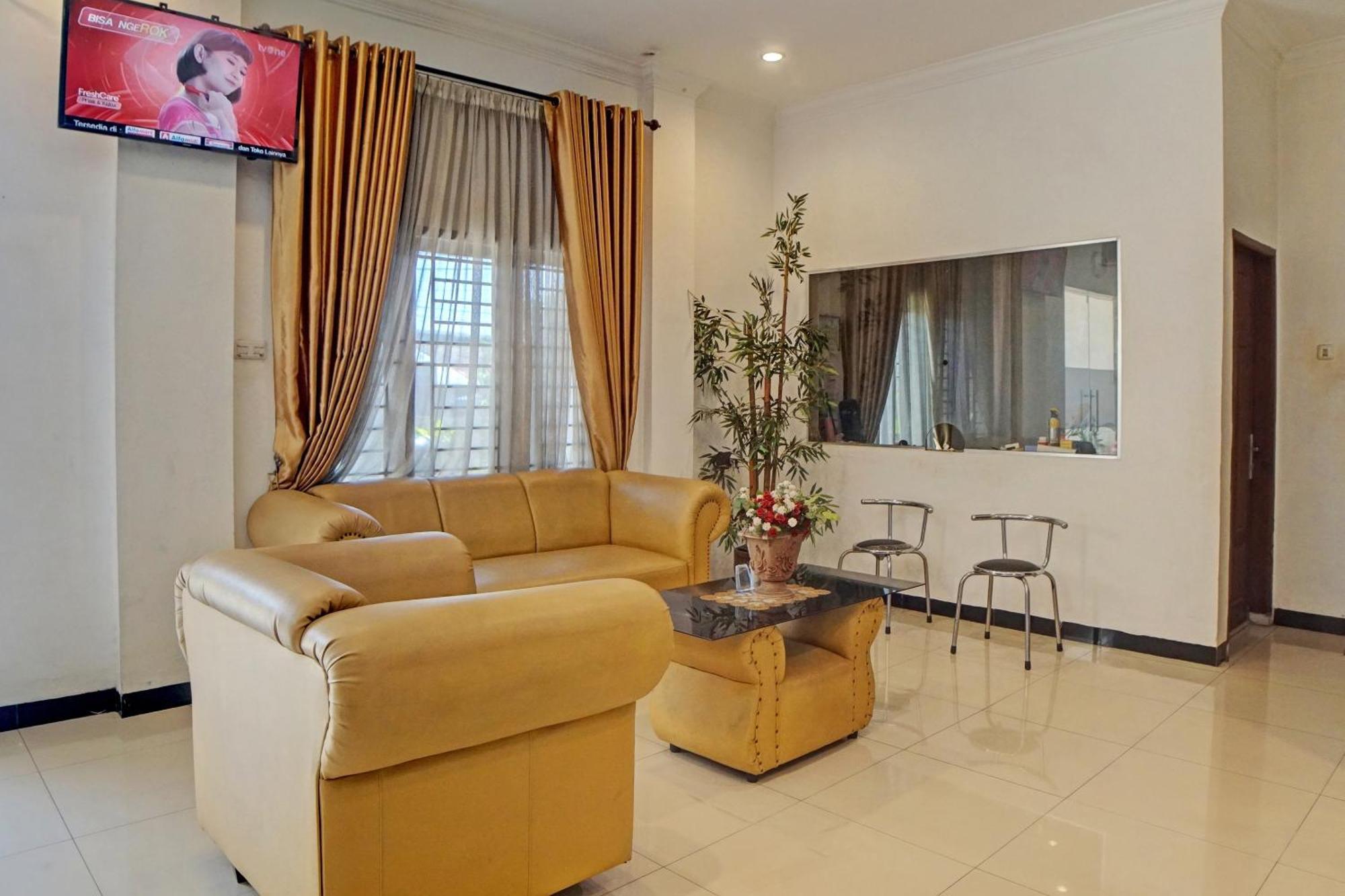 Oyo 92638 Jr Residence Syariah Медан Экстерьер фото