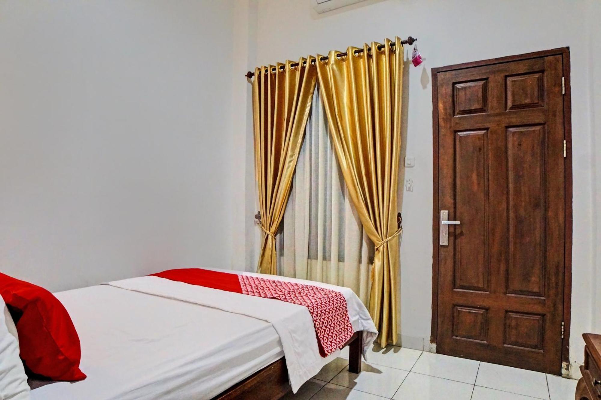 Oyo 92638 Jr Residence Syariah Медан Экстерьер фото