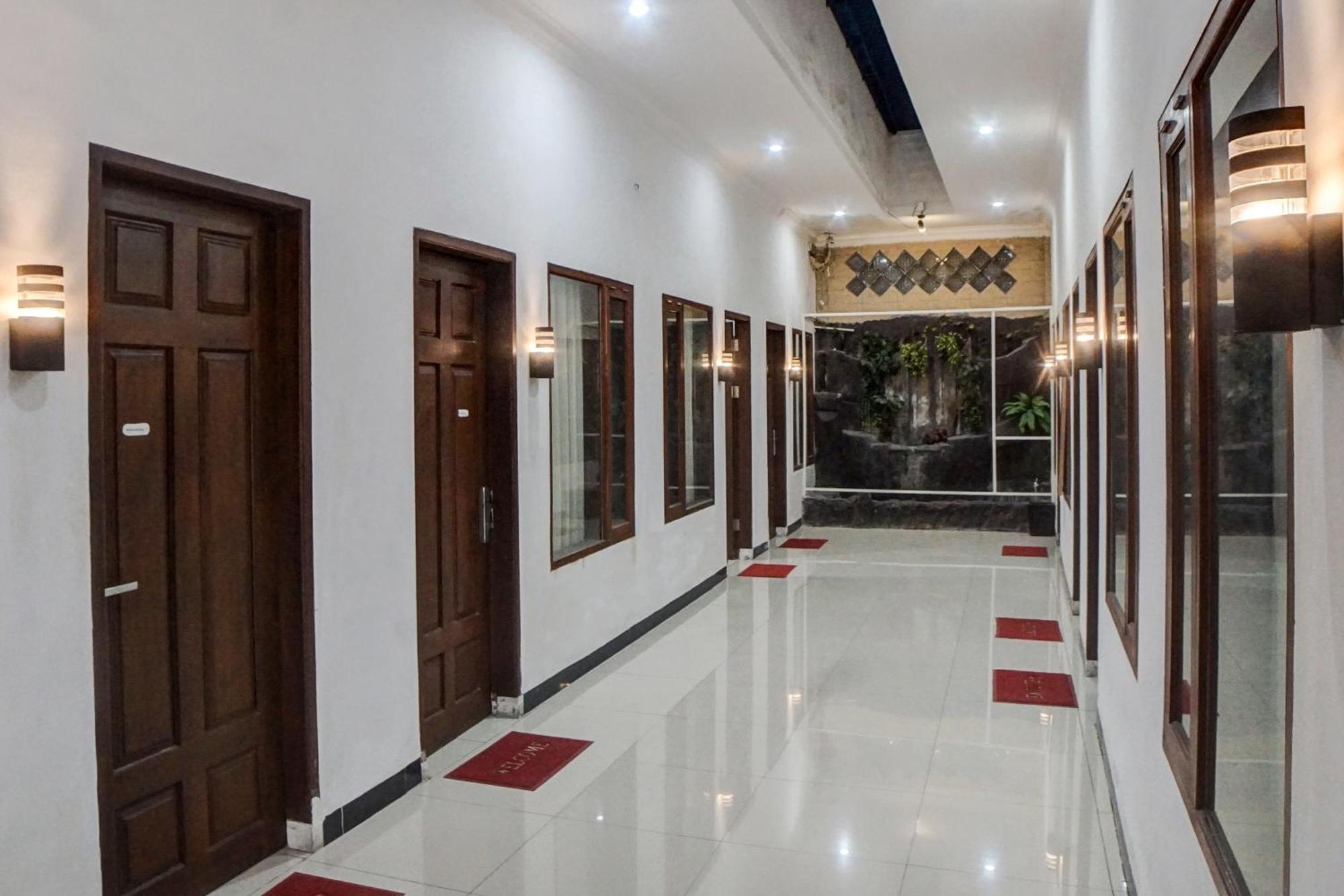 Oyo 92638 Jr Residence Syariah Медан Экстерьер фото