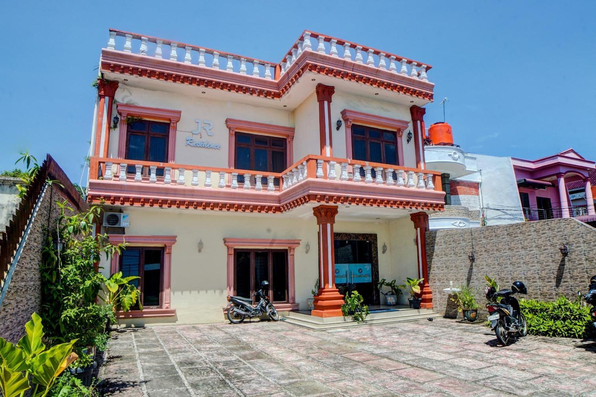 Oyo 92638 Jr Residence Syariah Медан Экстерьер фото